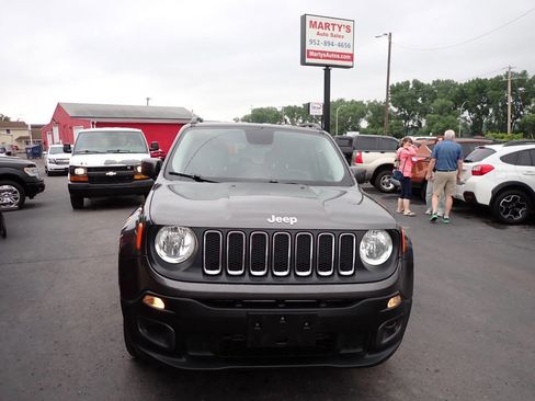 Used 2017 Jeep Renegade Latitude w/ Popular Equipment Group AWD/4WD image 2