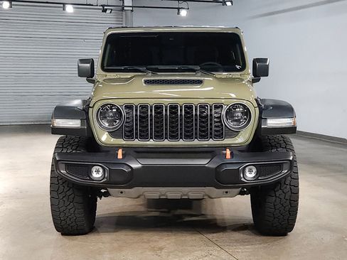 Used 2025 Jeep Gladiator Mojave w/ Convenience Group image 2