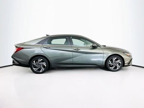 Used 2025 Hyundai Elantra SEL image 10