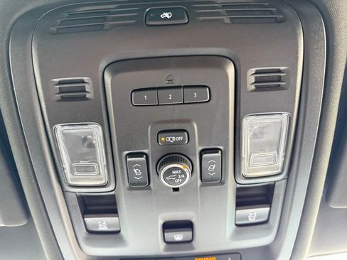 Used 2021 GMC Yukon Denali w/ Denali Premium Package image 34