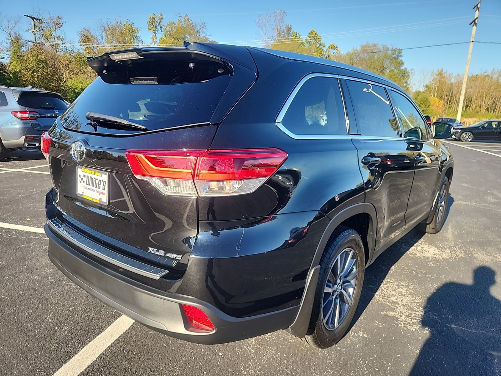 Used 2019 Toyota Highlander XLE AWD/4WD image 11