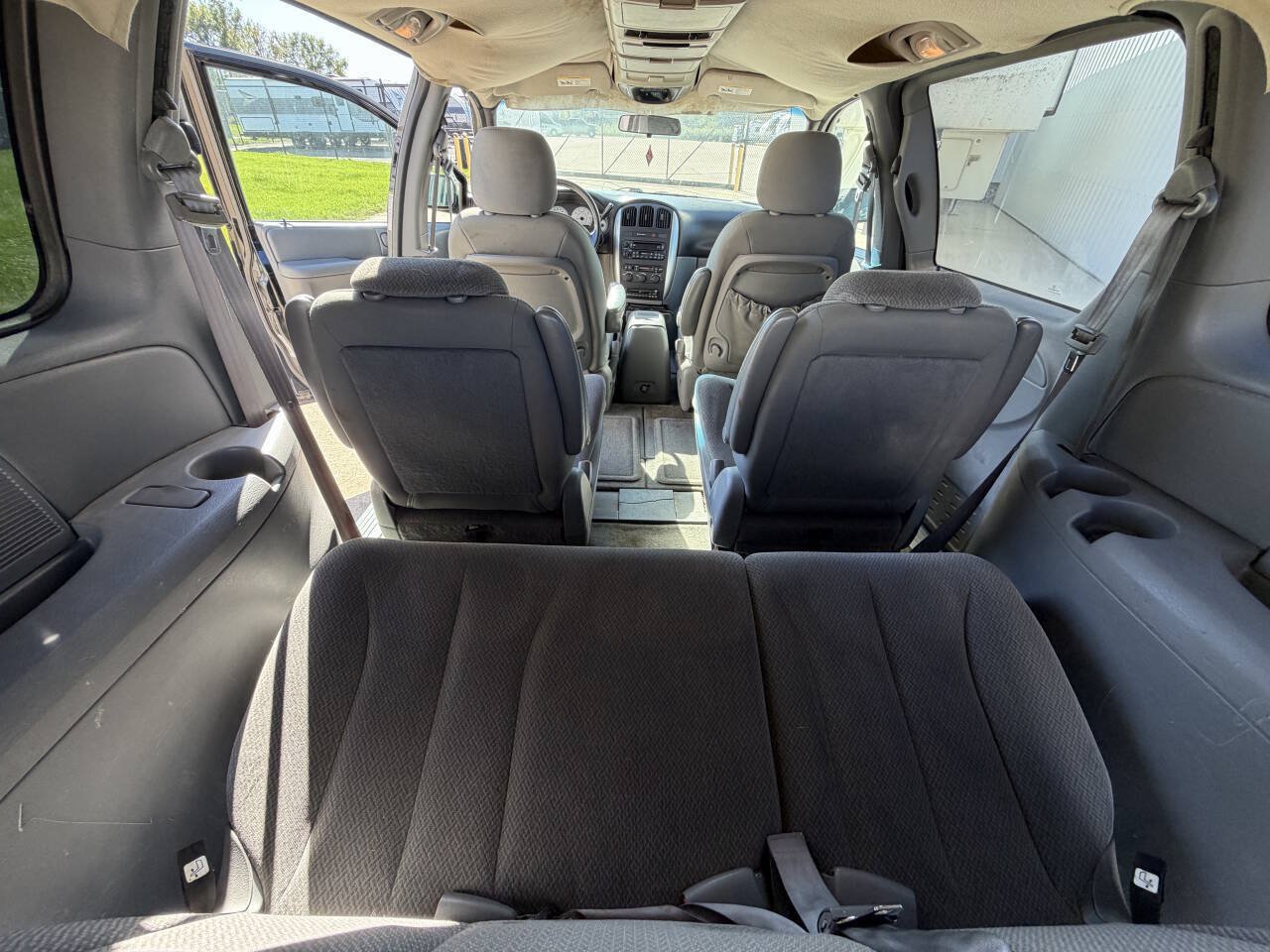 Used 2005 Chrysler Town & Country Touring FWD image 17