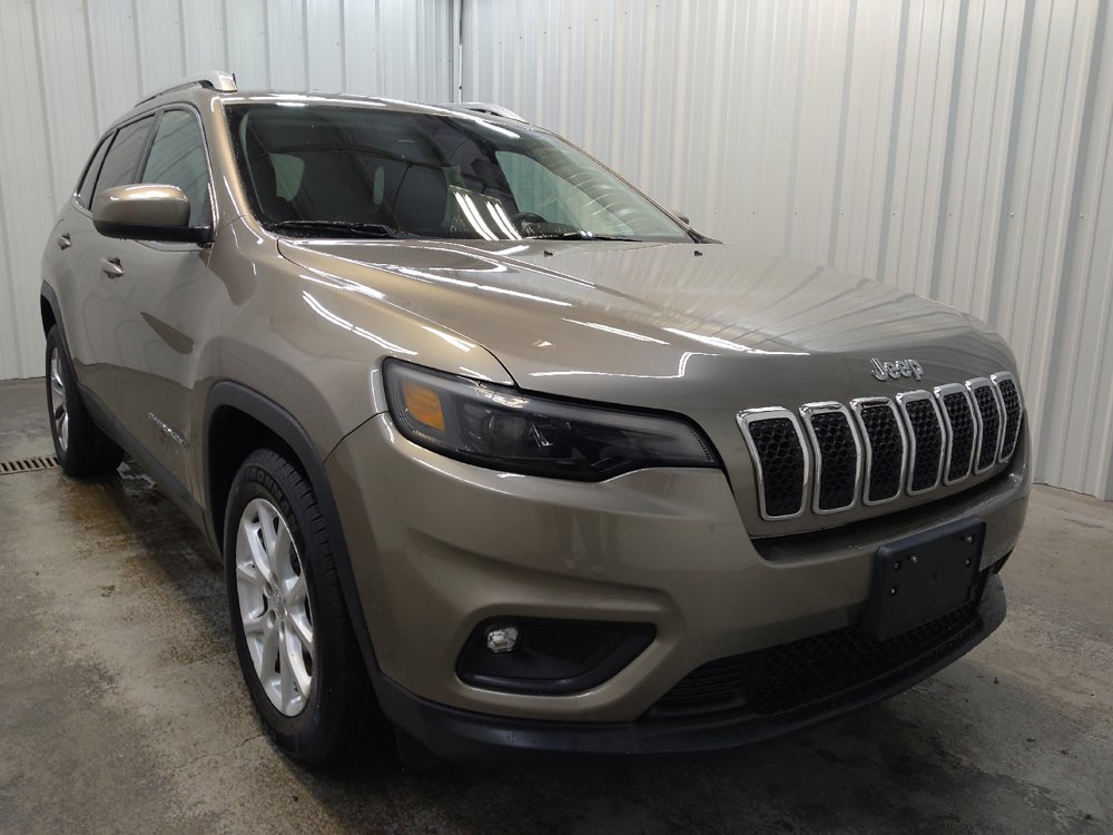 Used 2019 Jeep Cherokee Latitude Plus w/ Comfort/Convenience Group FWD image 13