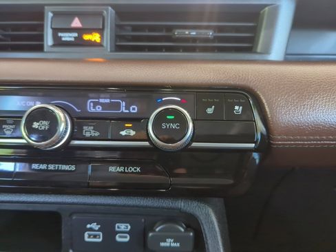 Used 2025 Honda Pilot Elite image 26