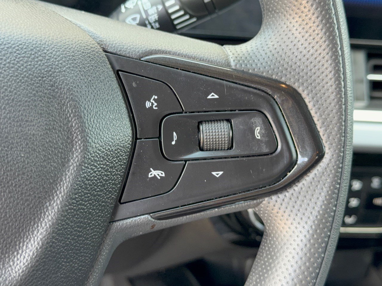 Certified 2024 Chevrolet Trax LT FWD image 19