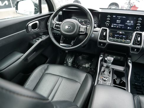 Certified 2021 Kia Sorento S w/ Panoramic Sunroof Package image 9