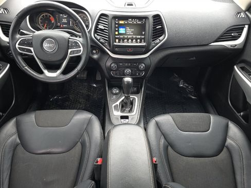 Used 2018 Jeep Cherokee Latitude Plus w/ Comfort/Convenience Group AWD/4WD image 10