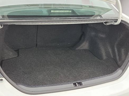 Used 2018 Toyota Corolla SE FWD image 8