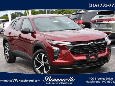 Used 2025 Chevrolet Trax RS w/ Driver Confidence Package FWD image 1