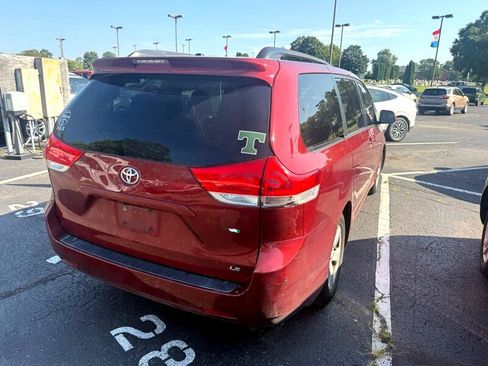 Used 2012 Toyota Sienna LE image 3