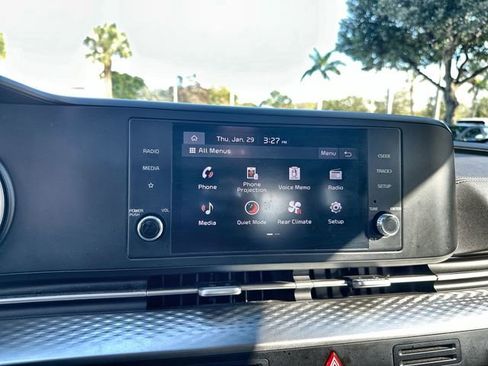 Used 2024 Kia Carnival LX image 20