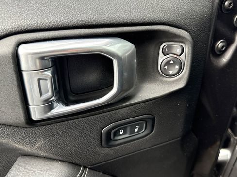 Used 2023 Jeep Wrangler Unlimited Sahara image 22