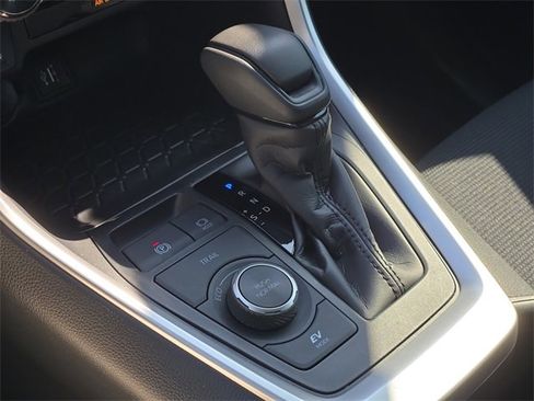 Certified 2025 Toyota RAV4 LE image 22