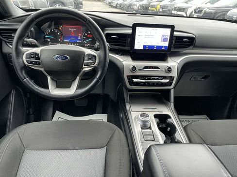 Used 2022 Ford Explorer XLT image 16