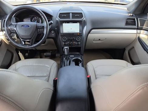 Used 2018 Ford Explorer XLT w/ Equipment Group 202A FWD image 24