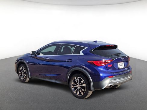 Used 2017 INFINITI QX30 Premium w/ Technology Package AWD/4WD image 3