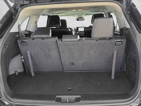 Used 2024 Toyota Highlander XLE image 8