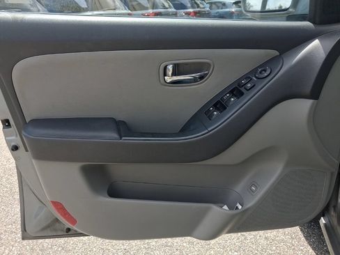 Used 2010 Hyundai Elantra GLS FWD image 19
