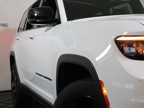 Used 2023 Jeep Grand Cherokee L Laredo AWD/4WD image 3