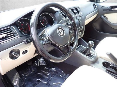 Used 2017 Volkswagen Jetta SE FWD image 9