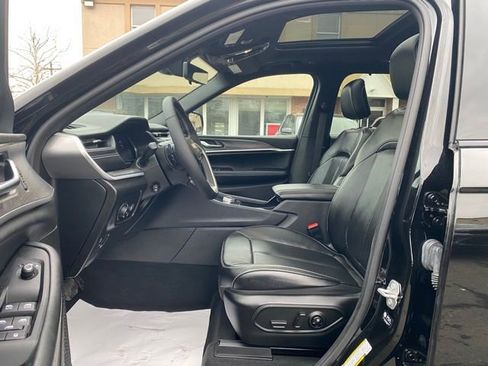 Used 2024 Jeep Grand Cherokee L Limited w/ Luxury Tech Group II image 25