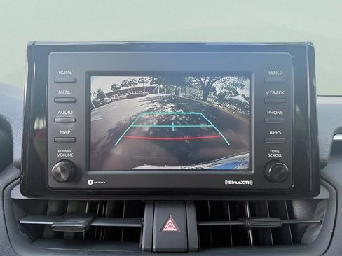 Used 2020 Toyota RAV4 LE FWD image 18