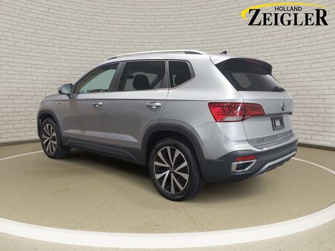 Used 2023 Volkswagen Taos SE w/ Panoramic Sunroof Package AWD/4WD image 7