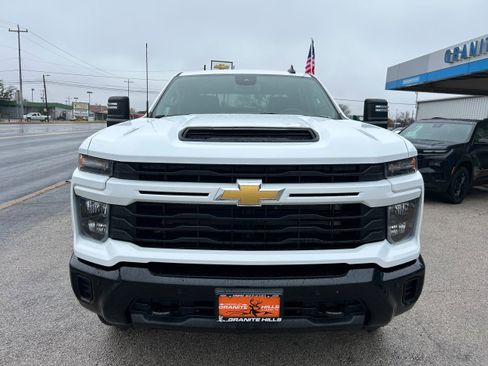 Used 2026 Chevrolet Silverado 2500 Custom w/ Custom Value Package image 2