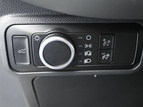 Used 2025 Ford Explorer Active RWD image 12