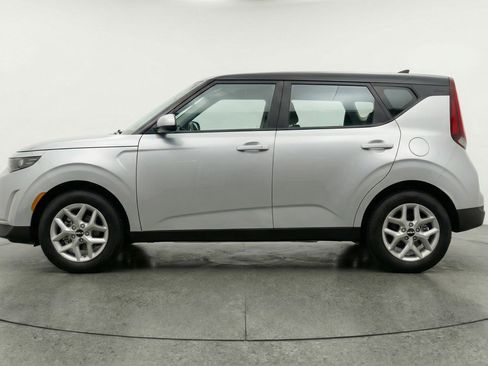 Used 2025 Kia Soul LX w/ LX Technology Package FWD image 5