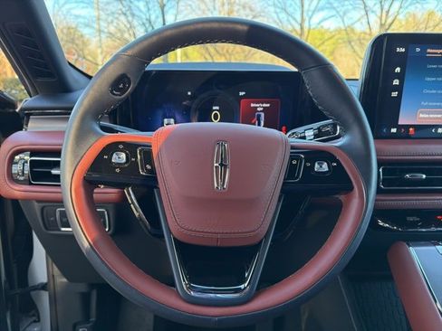 Used 2025 Lincoln Aviator Reserve w/ Equipment Group 201A image 13