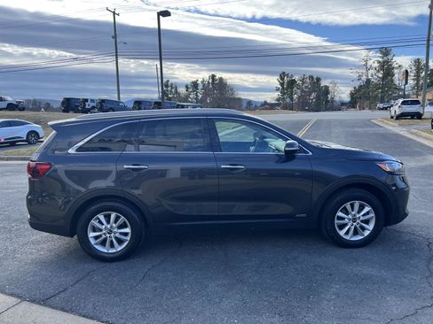 Used 2019 Kia Sorento LX w/ LX Convenience Package image 7