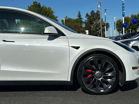 Used 2022 Tesla Model Y Performance AWD/4WD image 36