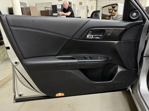 Used 2015 Honda Accord EX-L image 10