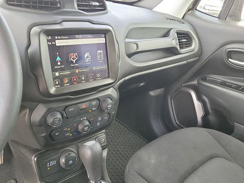 Used 2023 Jeep Renegade Latitude image 20