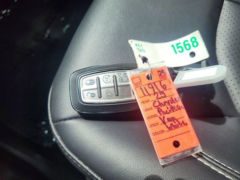 Used 2025 Chrysler Pacifica Select FWD image 25