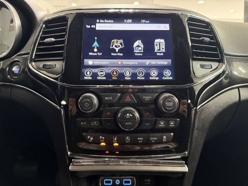 Used 2021 Jeep Grand Cherokee Trailhawk w/ Premium Lighting Group AWD/4WD image 17