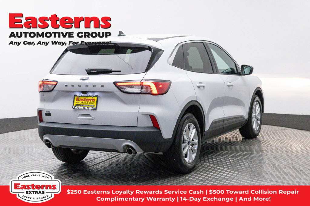 Used 2022 Ford Escape SE FWD image 6