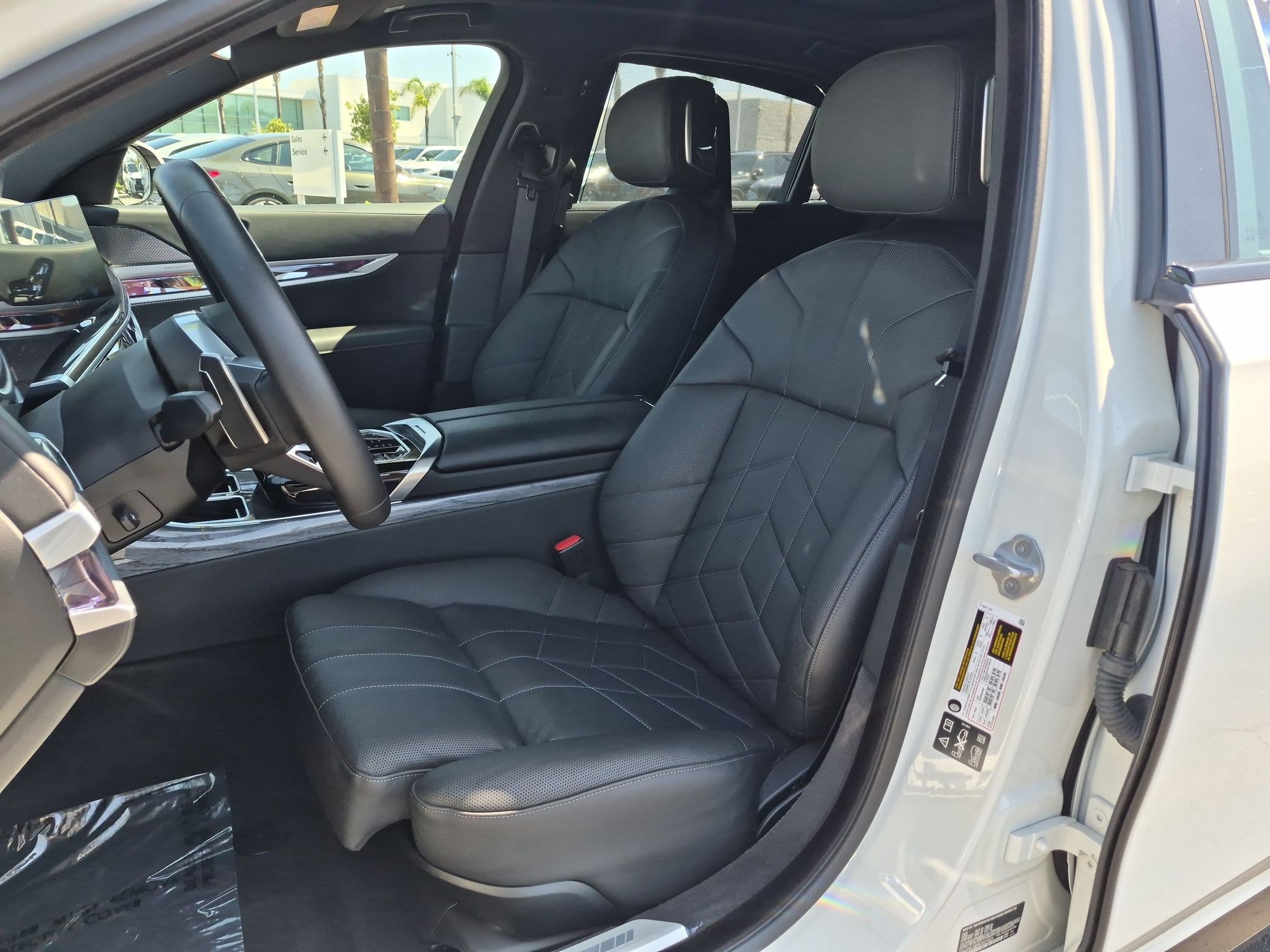 Used 2025 BMW 760i xDrive AWD/4WD image 16