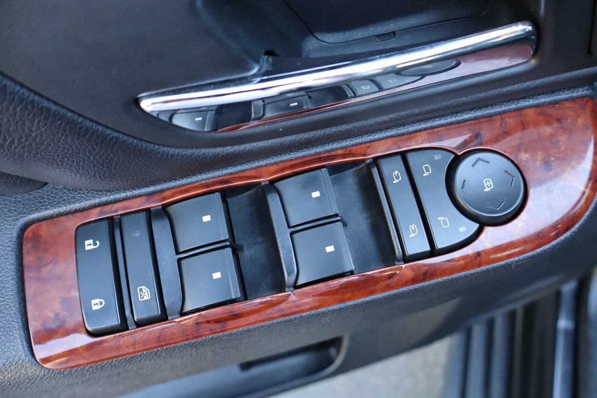 Used 2011 GMC Yukon SLT w/ SLT-2 Equipment Package AWD/4WD image 27