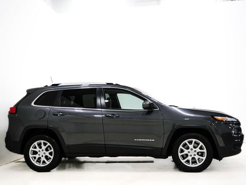 Used 2016 Jeep Cherokee Latitude w/ Comfort/Convenience Group image 4