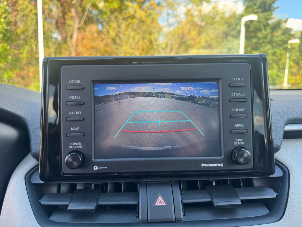 Used 2021 Toyota RAV4 XLE AWD/4WD image 18