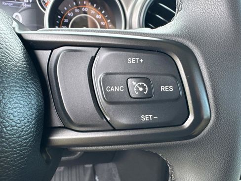 Used 2023 Jeep Gladiator Sport AWD/4WD image 29