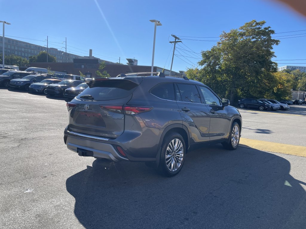 Used 2024 Toyota Highlander Platinum AWD/4WD image 8