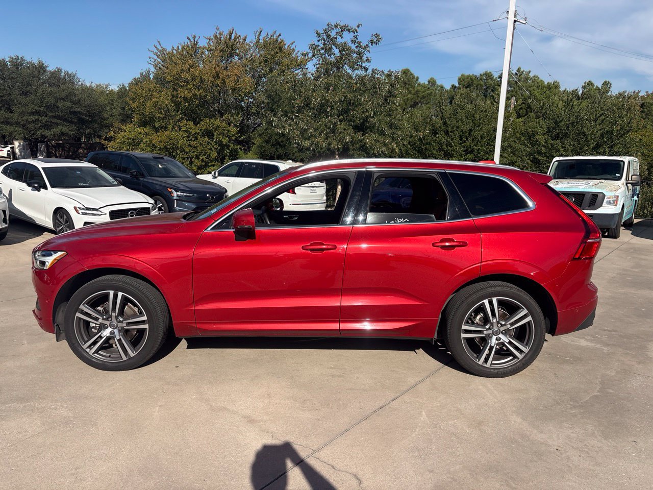 Used 2019 Volvo XC60 T5 Momentum w/ Multimedia Package FWD image 8