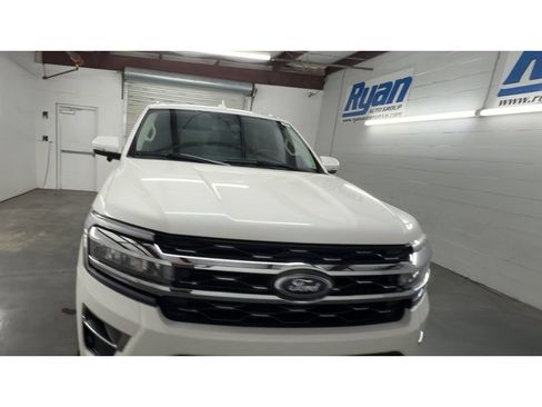 Used 2024 Ford Expedition Limited RWD image 3
