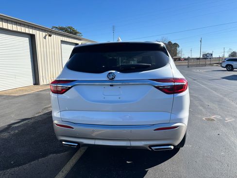 Used 2020 Buick Enclave Essence w/ Sound and Sites Package image 10