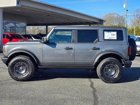 New 2025 Ford Bronco Badlands w/ Sasquatch Package AWD/4WD image 23