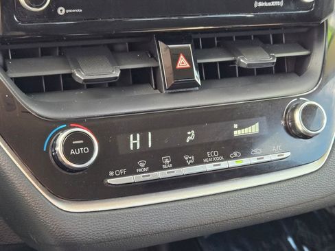 Used 2022 Toyota Corolla LE image 22