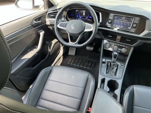 Used 2022 Volkswagen Jetta SE image 27